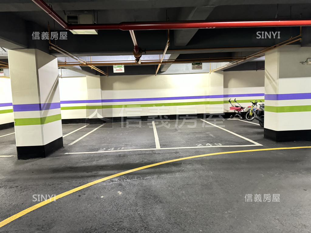 探索四房雙平面車位房屋室內格局與周邊環境