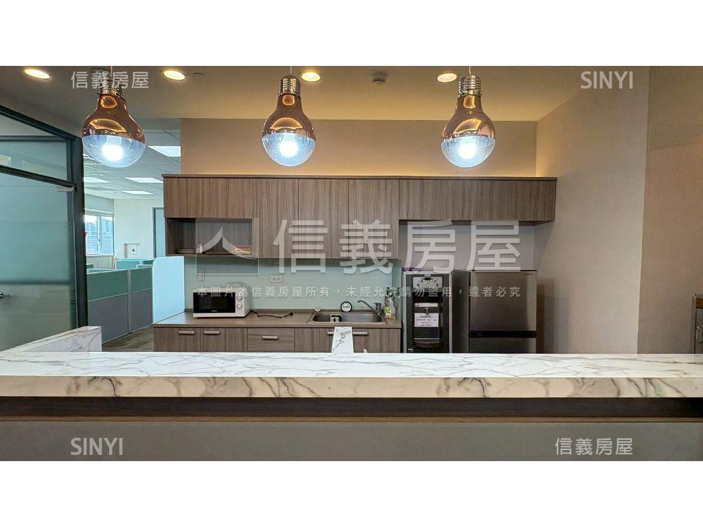 南軟高樓層辦公附車位房屋室內格局與周邊環境