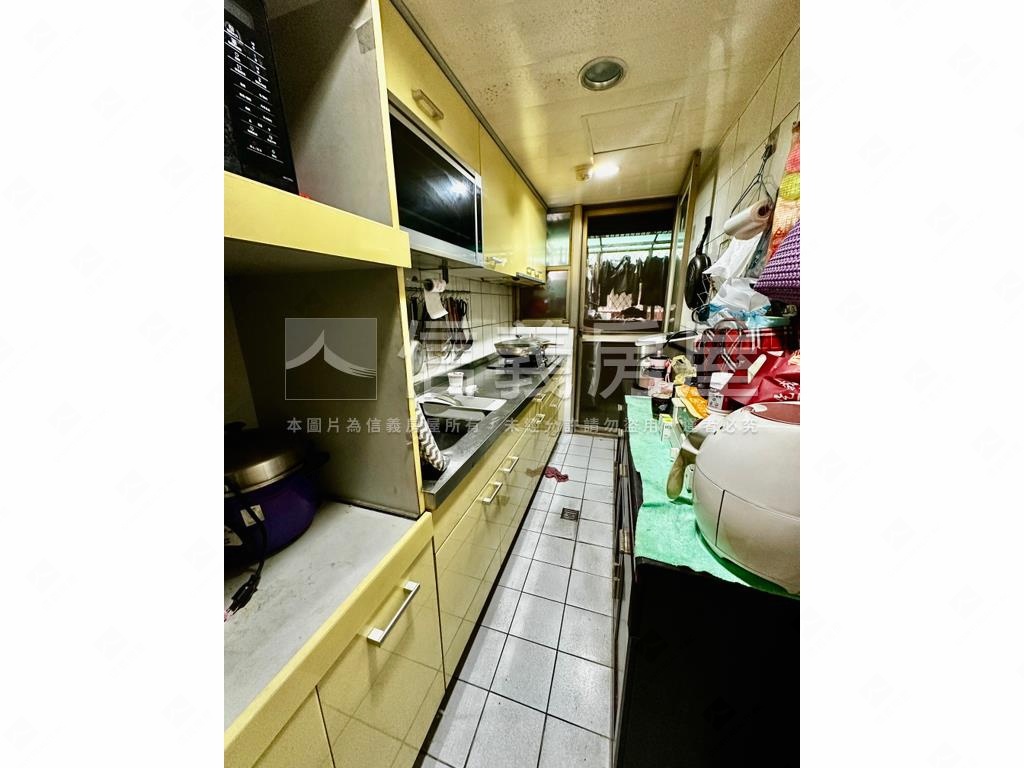 艾菲爾三房車位房屋室內格局與周邊環境