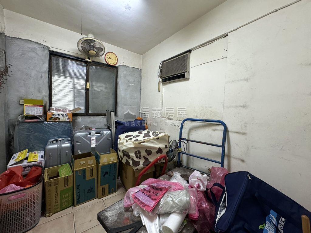 中誠街邊間挑高大空間房屋室內格局與周邊環境