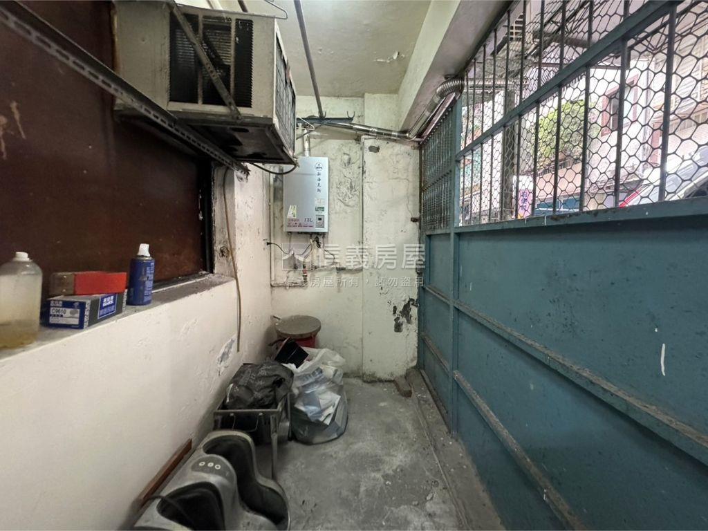 中誠街邊間挑高大空間房屋室內格局與周邊環境