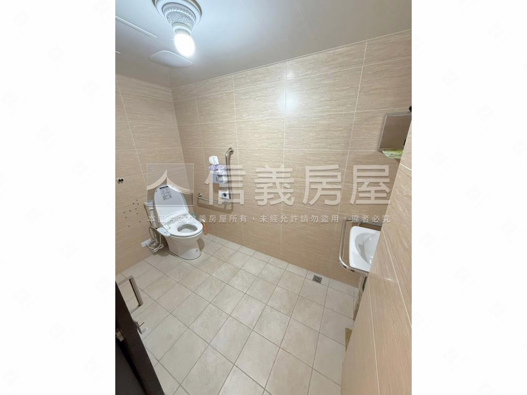 左岸低總價雙店面雙車位房屋室內格局與周邊環境