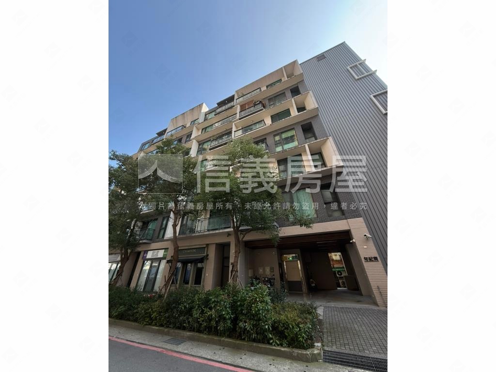 左岸低總價雙店面雙車位房屋室內格局與周邊環境