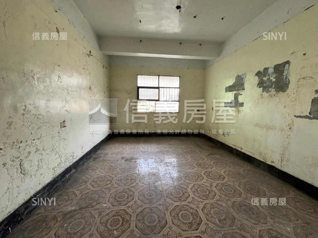 近鳳山車站大地坪正路透天房屋室內格局與周邊環境