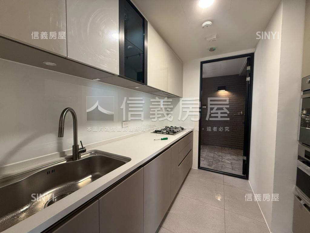 急售全新交屋三房平車房屋室內格局與周邊環境