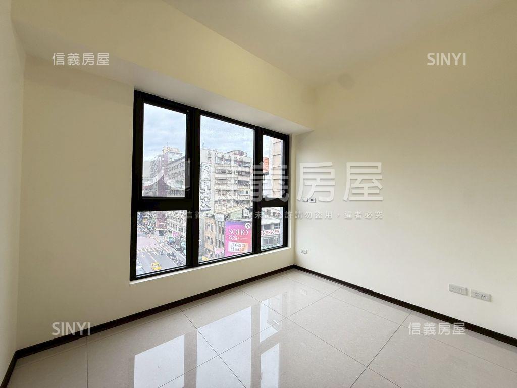 新碩文曲６樓３房房屋室內格局與周邊環境