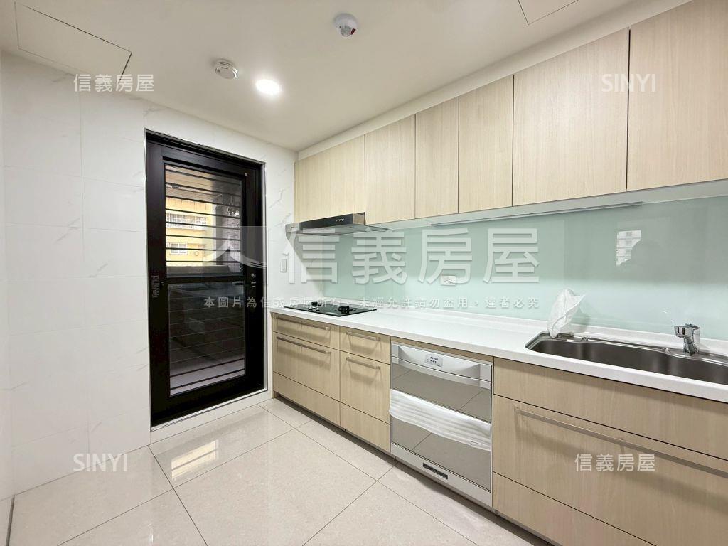 新碩文曲６樓３房房屋室內格局與周邊環境