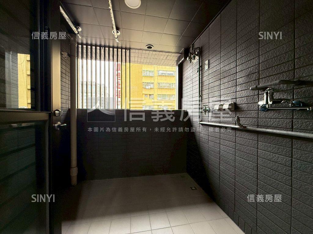 新碩文曲６樓３房房屋室內格局與周邊環境