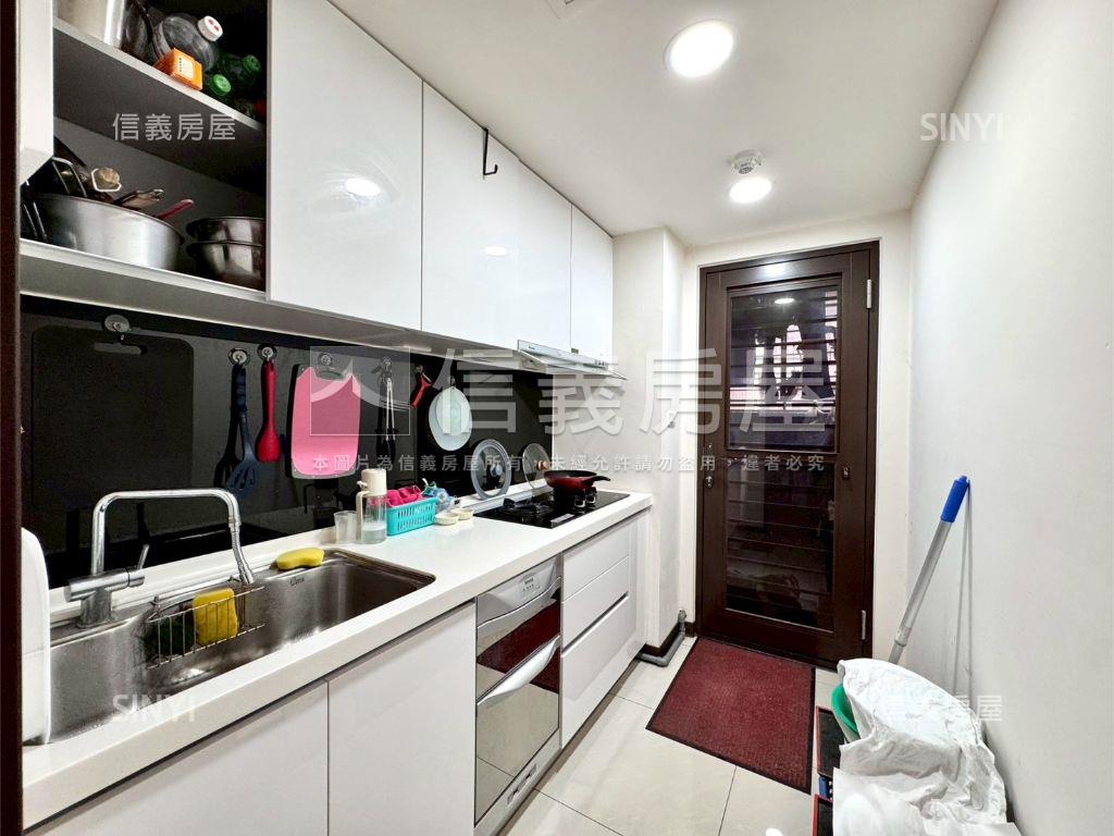 夯⭐輕屋齡低總價兩房車位房屋室內格局與周邊環境