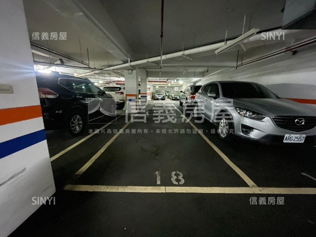 皇翔百老匯雅典４房車位房屋室內格局與周邊環境