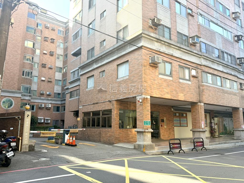 名人經典三房車位房屋室內格局與周邊環境