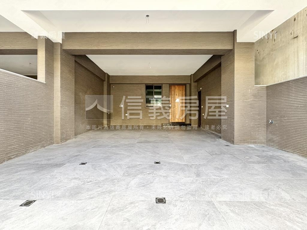 藏筑市中心大地坪電梯車墅房屋室內格局與周邊環境