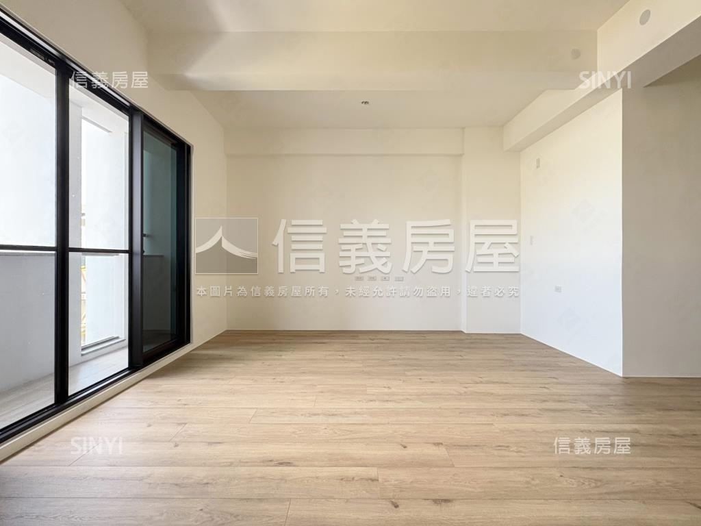 藏筑市中心大地坪電梯車墅房屋室內格局與周邊環境