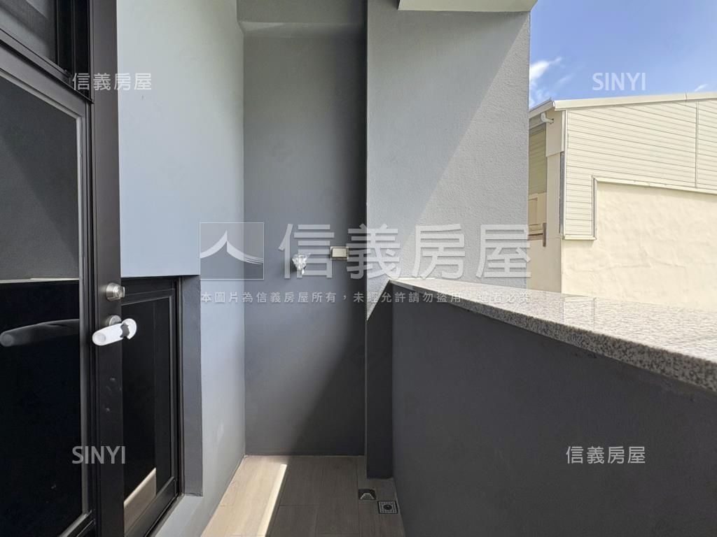 藏筑市中心大地坪電梯車墅房屋室內格局與周邊環境