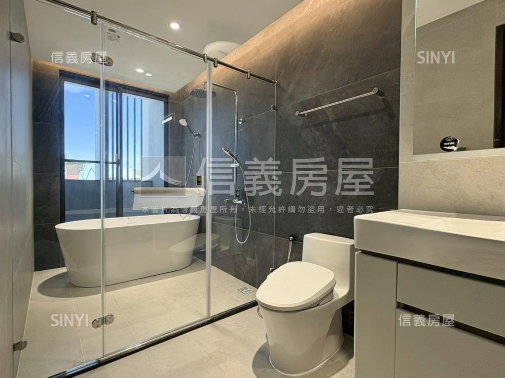 藏筑市中心大地坪電梯車墅房屋室內格局與周邊環境