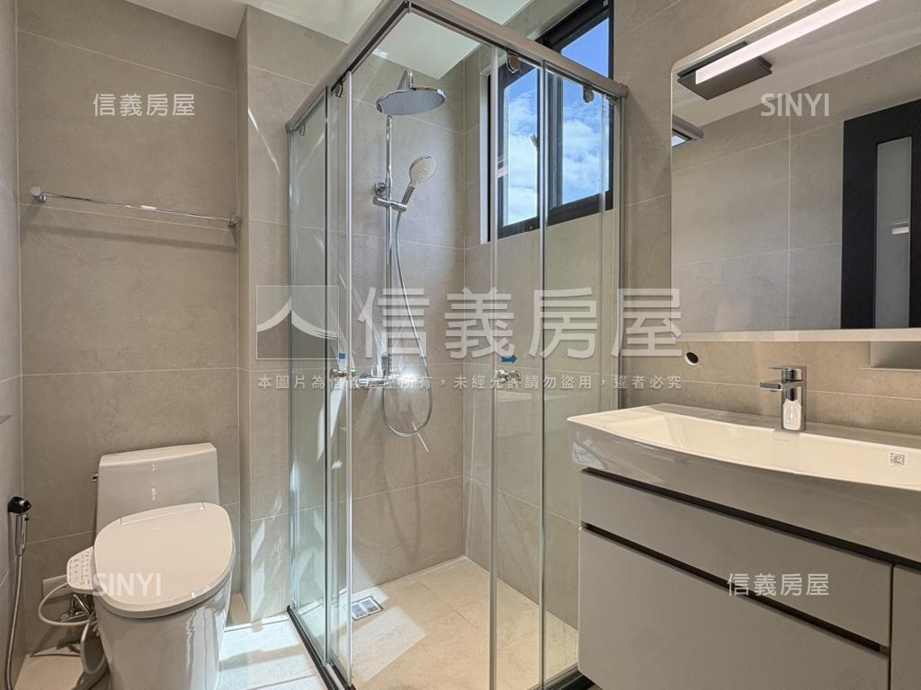 藏筑市中心大地坪電梯車墅房屋室內格局與周邊環境