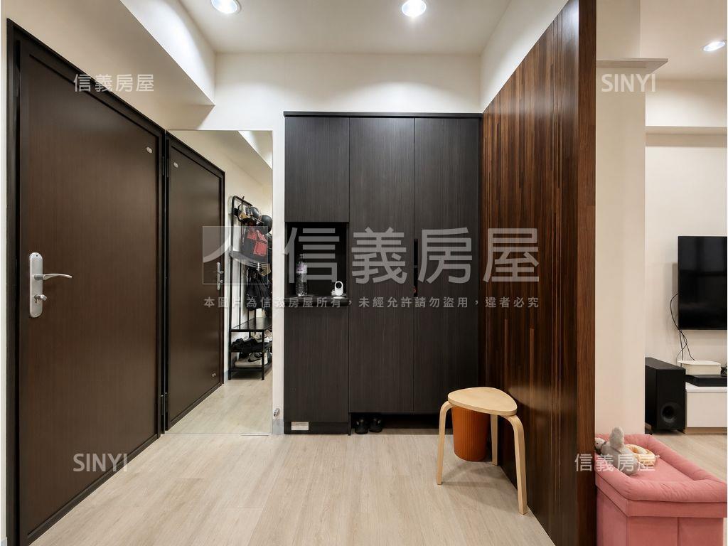 景觀高樓質感三房車位房屋室內格局與周邊環境