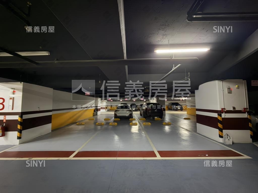 新店園頂美宅三房車位房屋室內格局與周邊環境