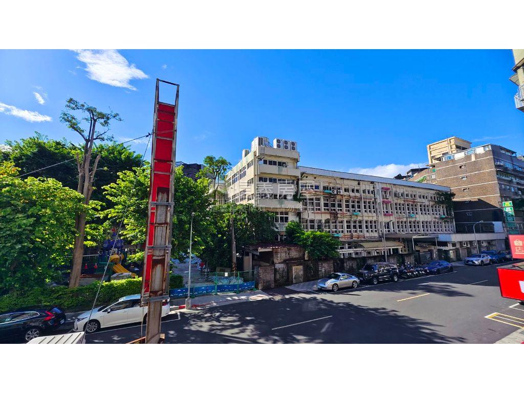 龍陣二號公園２房電梯房屋室內格局與周邊環境