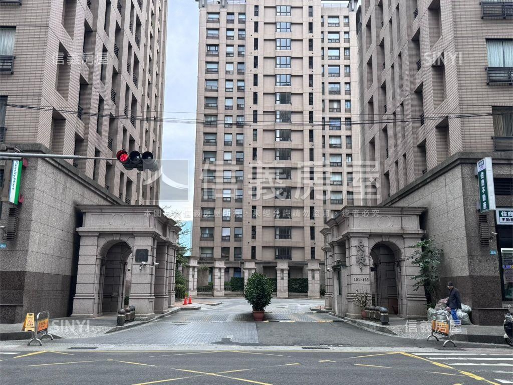 長堤三房車位房屋室內格局與周邊環境