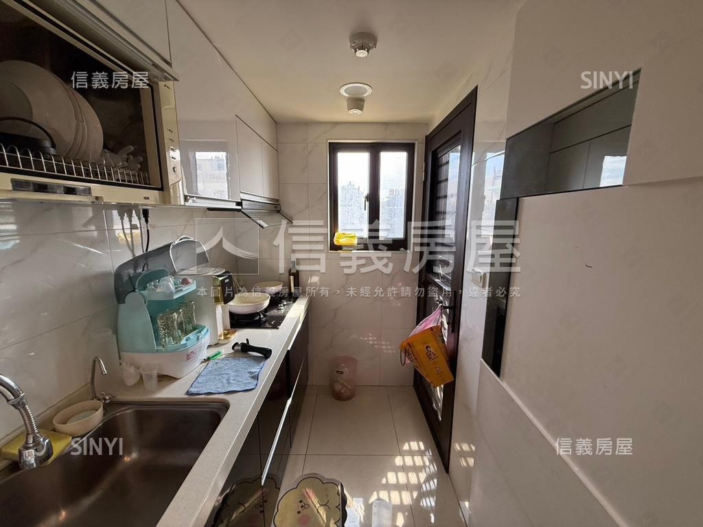進化論三面採光兩房車位房屋室內格局與周邊環境
