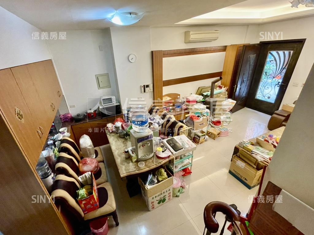 西屯近逢甲別墅稀有釋出房屋室內格局與周邊環境