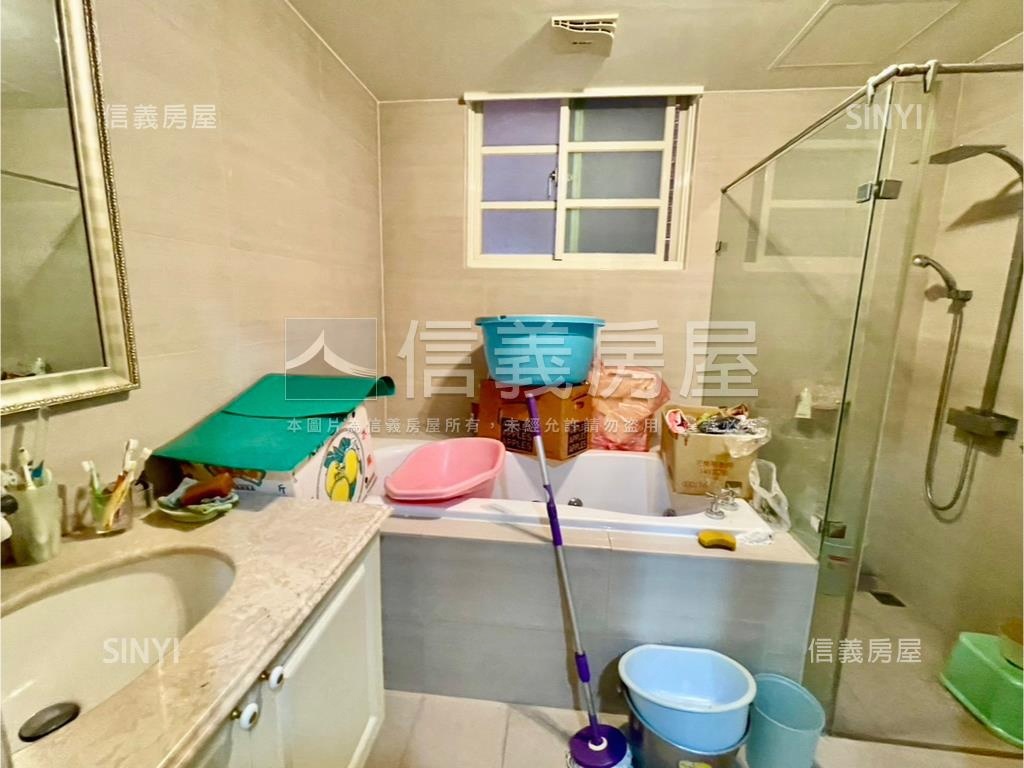 西屯近逢甲別墅稀有釋出房屋室內格局與周邊環境
