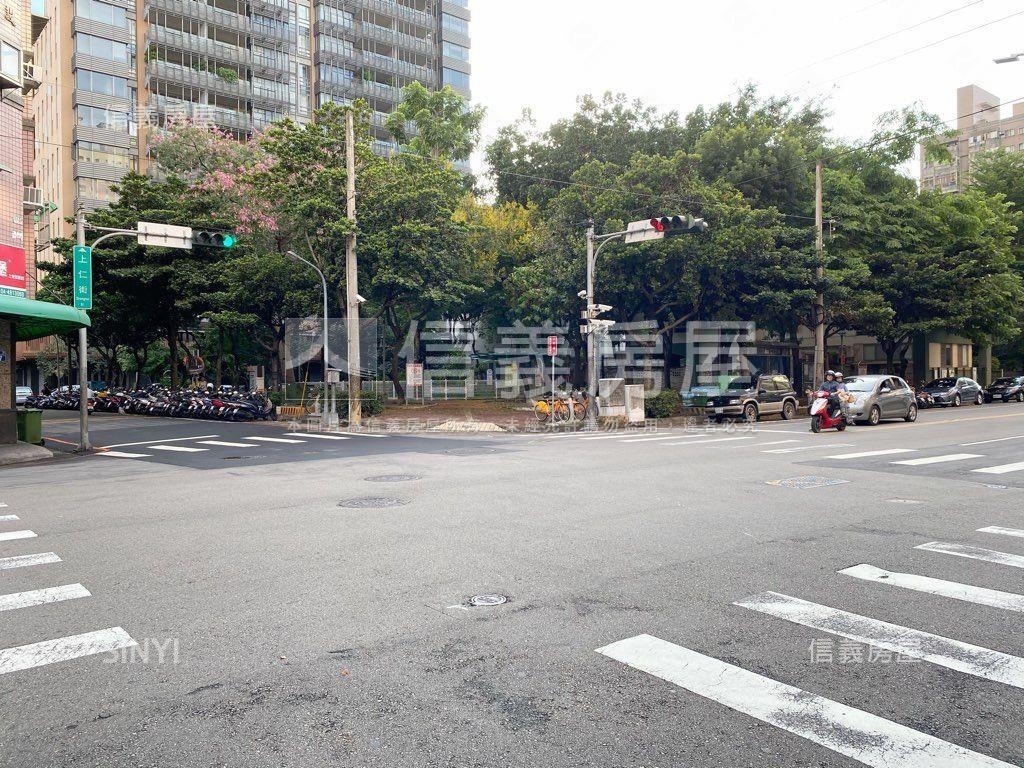 西屯近逢甲別墅稀有釋出房屋室內格局與周邊環境