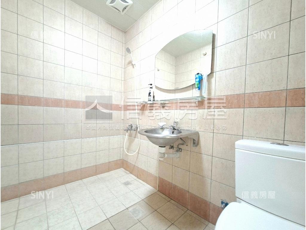 遠眺成大｜電梯質感美三房房屋室內格局與周邊環境