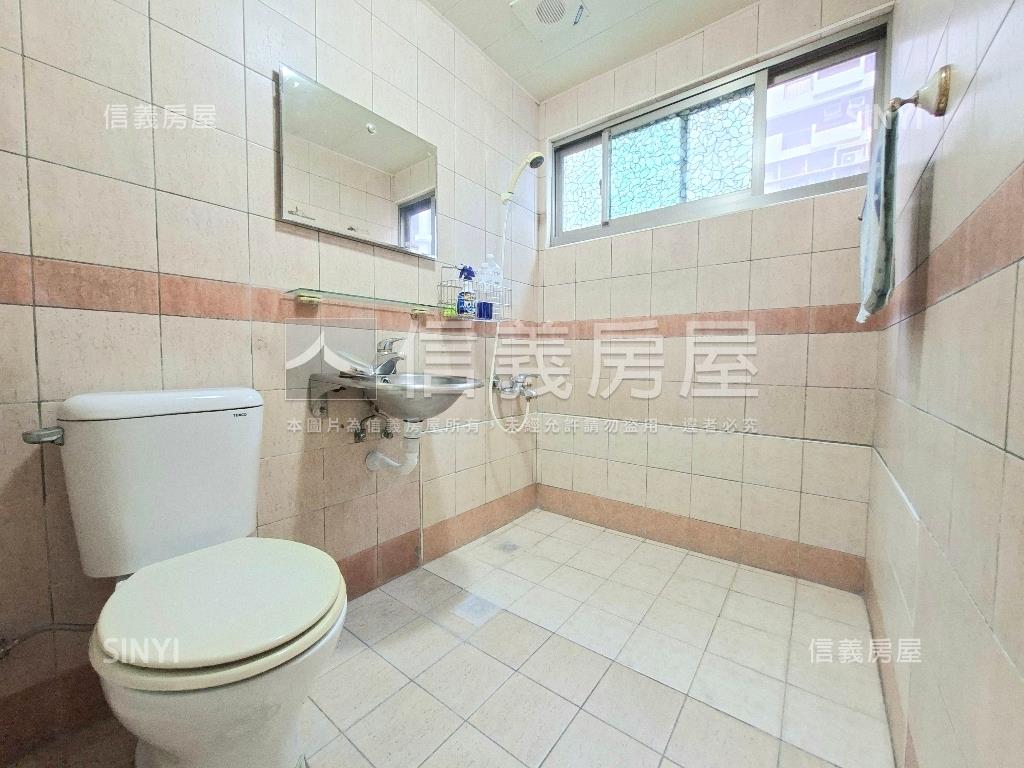 遠眺成大｜電梯質感美三房房屋室內格局與周邊環境