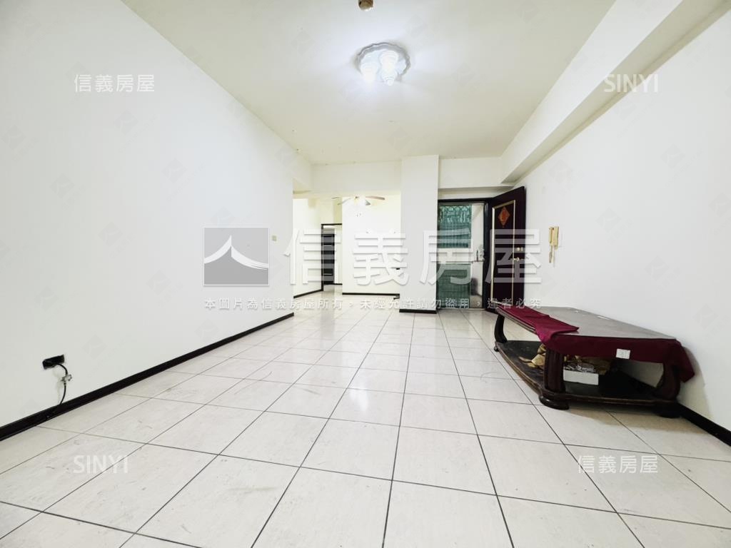 千歲伯爵三房車位有頂加房屋室內格局與周邊環境