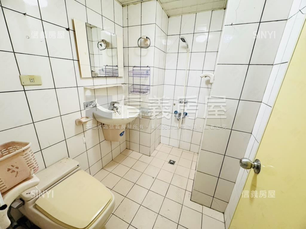 千歲伯爵三房車位有頂加房屋室內格局與周邊環境