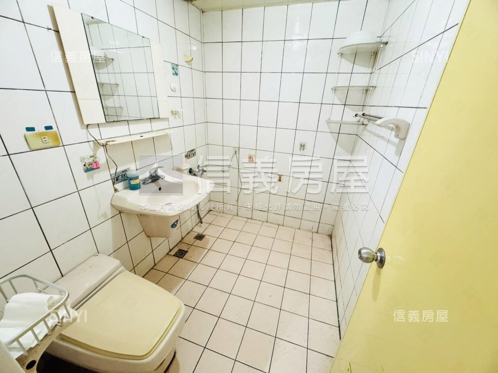 千歲伯爵三房車位有頂加房屋室內格局與周邊環境