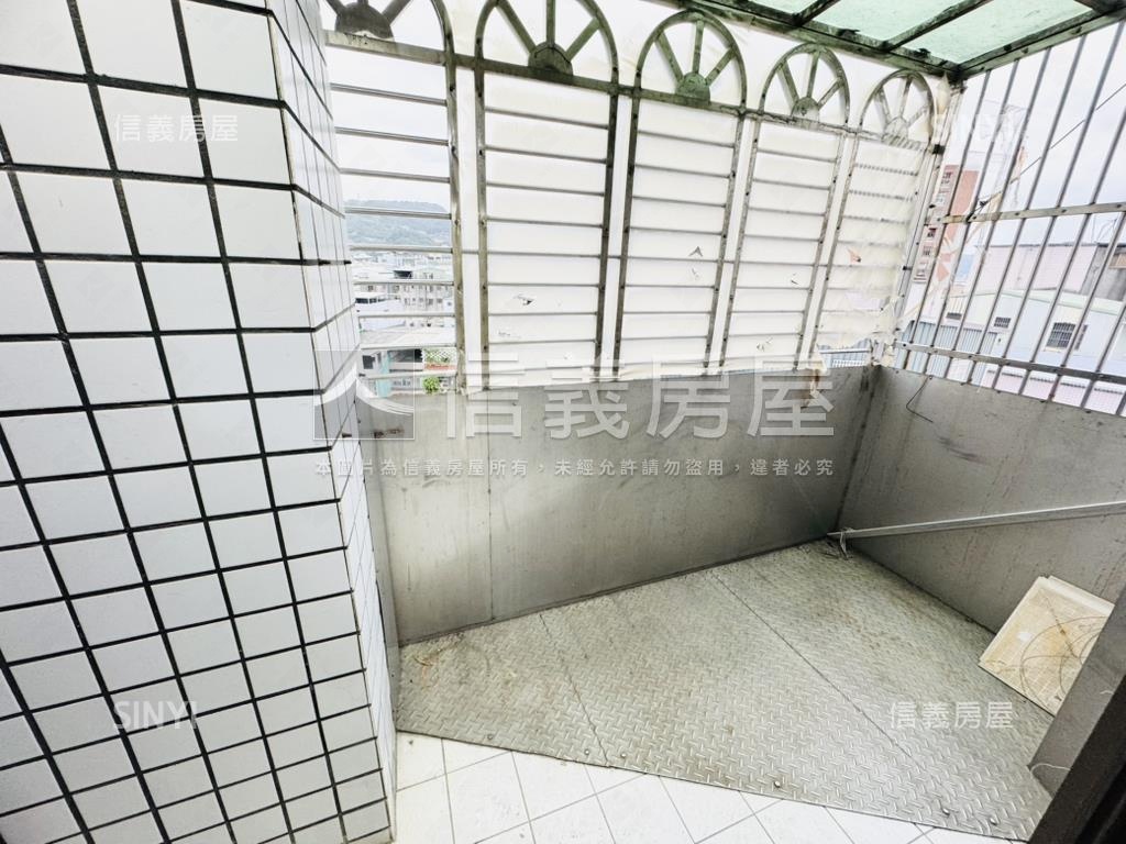 千歲伯爵三房車位有頂加房屋室內格局與周邊環境