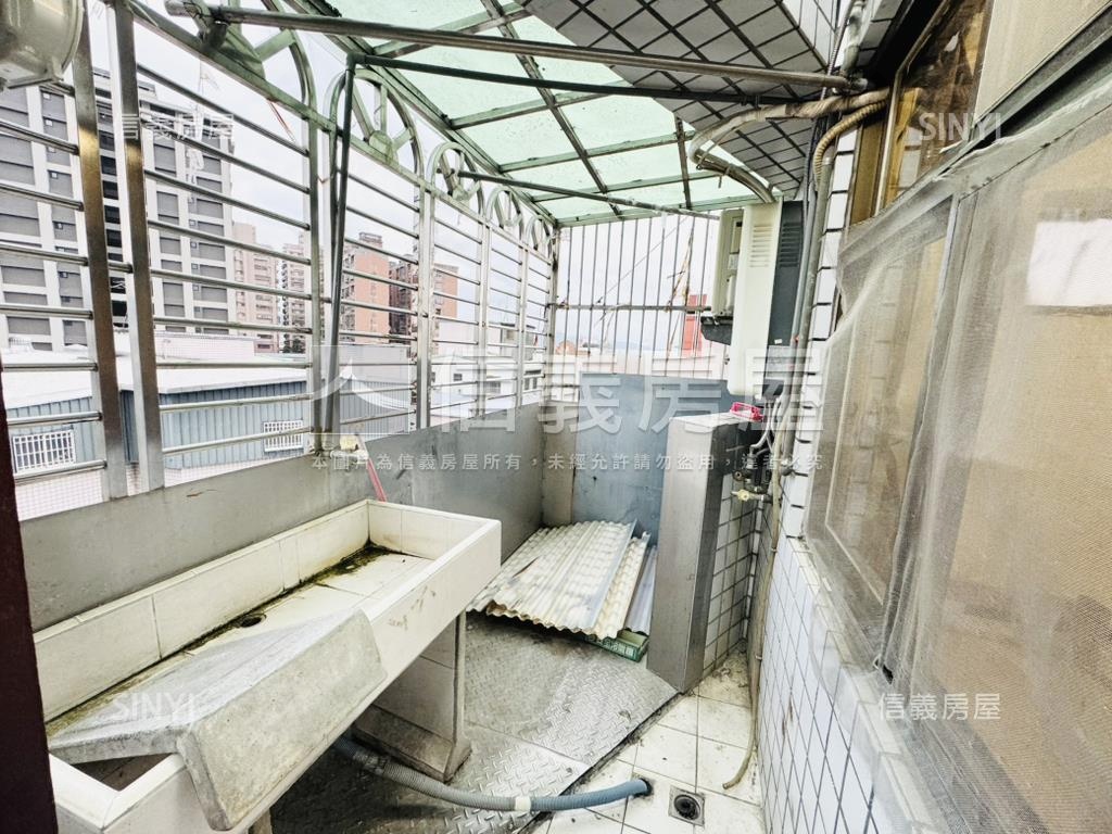 千歲伯爵三房車位有頂加房屋室內格局與周邊環境