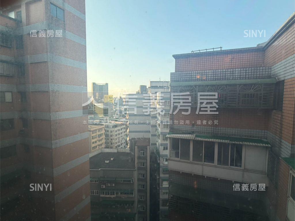 萬象景觀二房平面車位房屋室內格局與周邊環境
