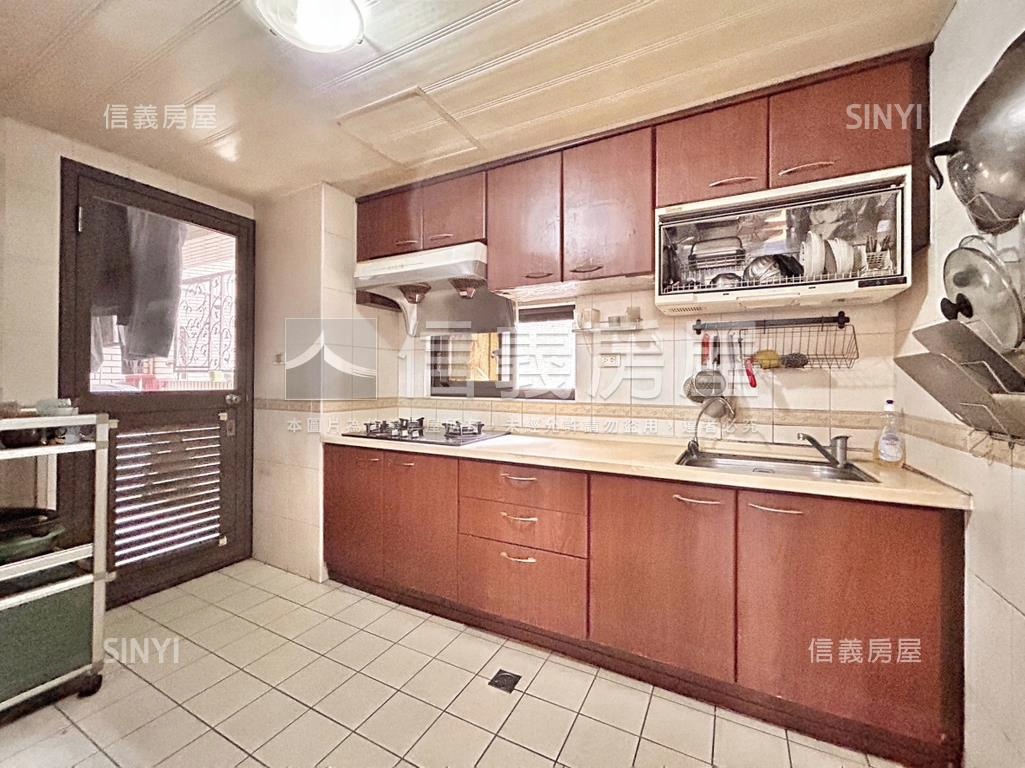 音樂歐洲面公園四房大車位房屋室內格局與周邊環境