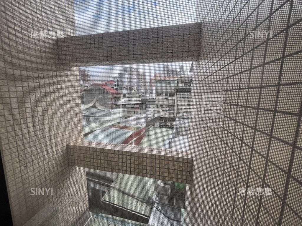 近捷運採光邊間陽台美屋房屋室內格局與周邊環境