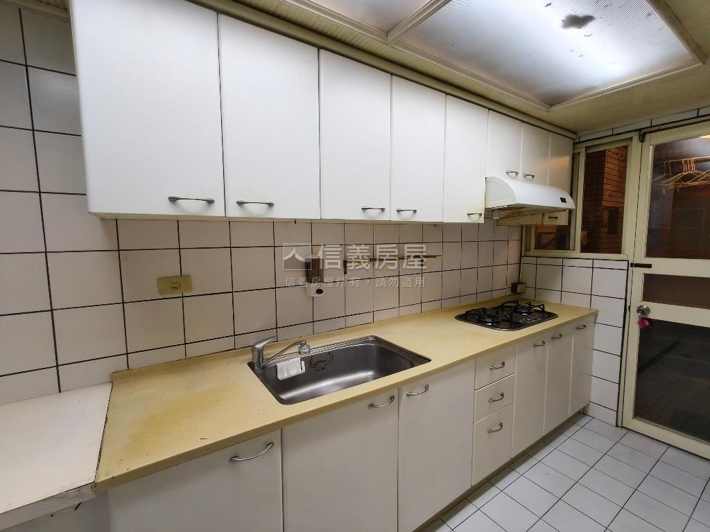 大直國家一樓方正美大戶房屋室內格局與周邊環境