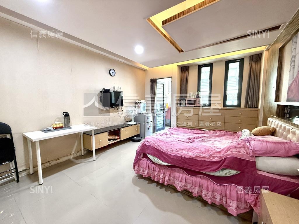 仁武正街公園旁輕屋齡透店房屋室內格局與周邊環境