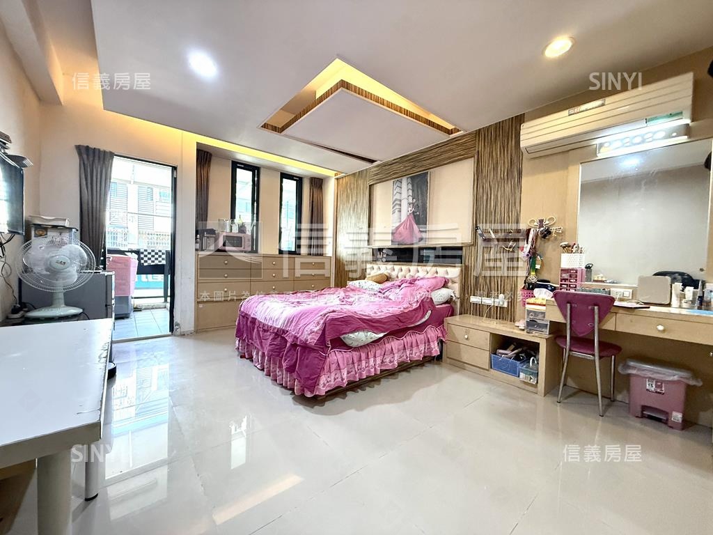 仁武正街公園旁輕屋齡透店房屋室內格局與周邊環境