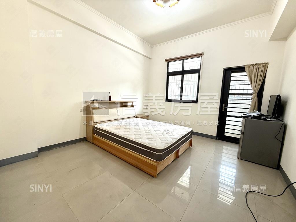 仁武正街公園旁輕屋齡透店房屋室內格局與周邊環境