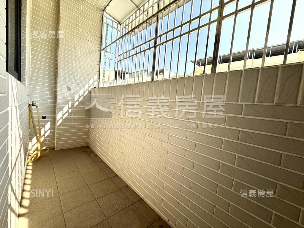 仁武正街公園旁輕屋齡透店房屋室內格局與周邊環境