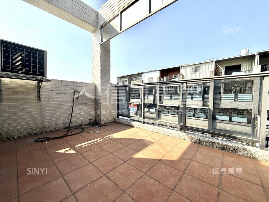 仁武正街公園旁輕屋齡透店房屋室內格局與周邊環境