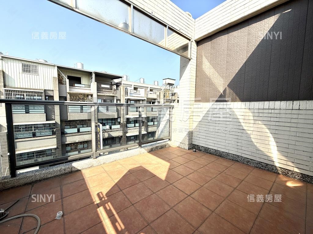 仁武正街公園旁輕屋齡透店房屋室內格局與周邊環境