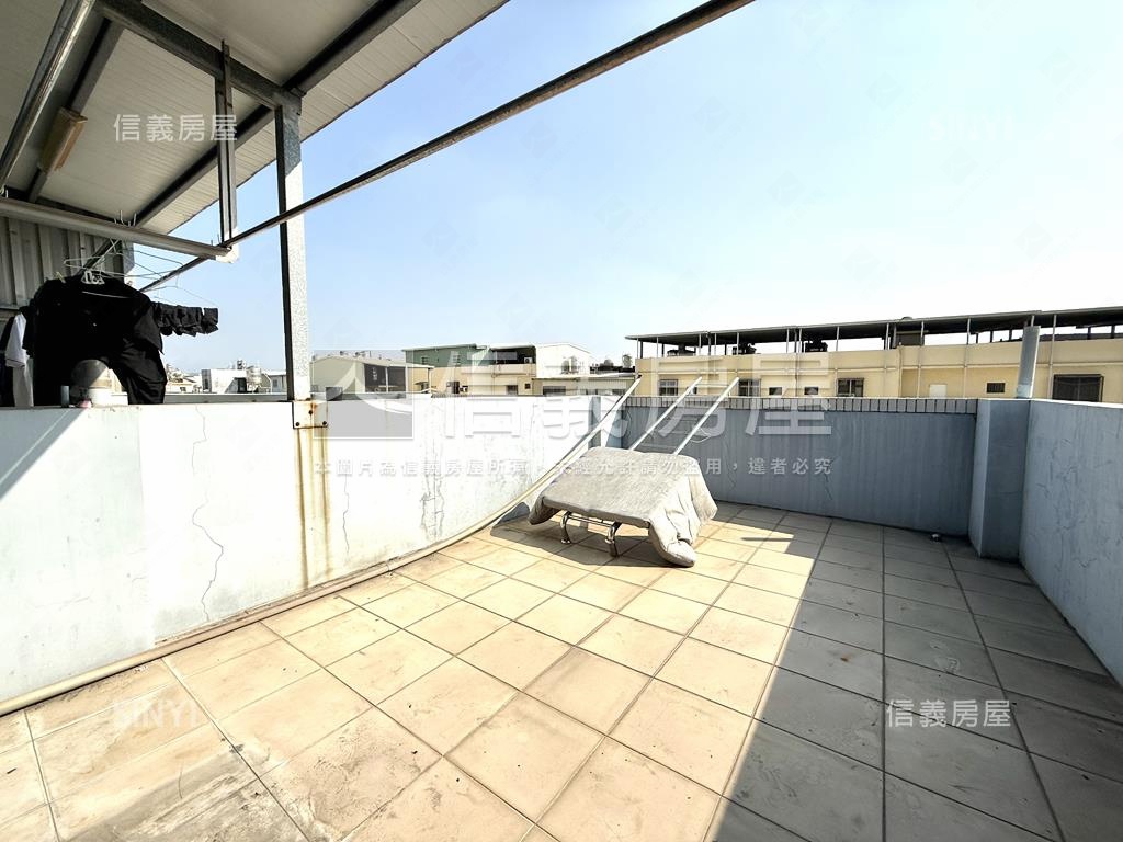 仁武正街公園旁輕屋齡透店房屋室內格局與周邊環境