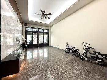 仁武正街公園旁輕屋齡透店