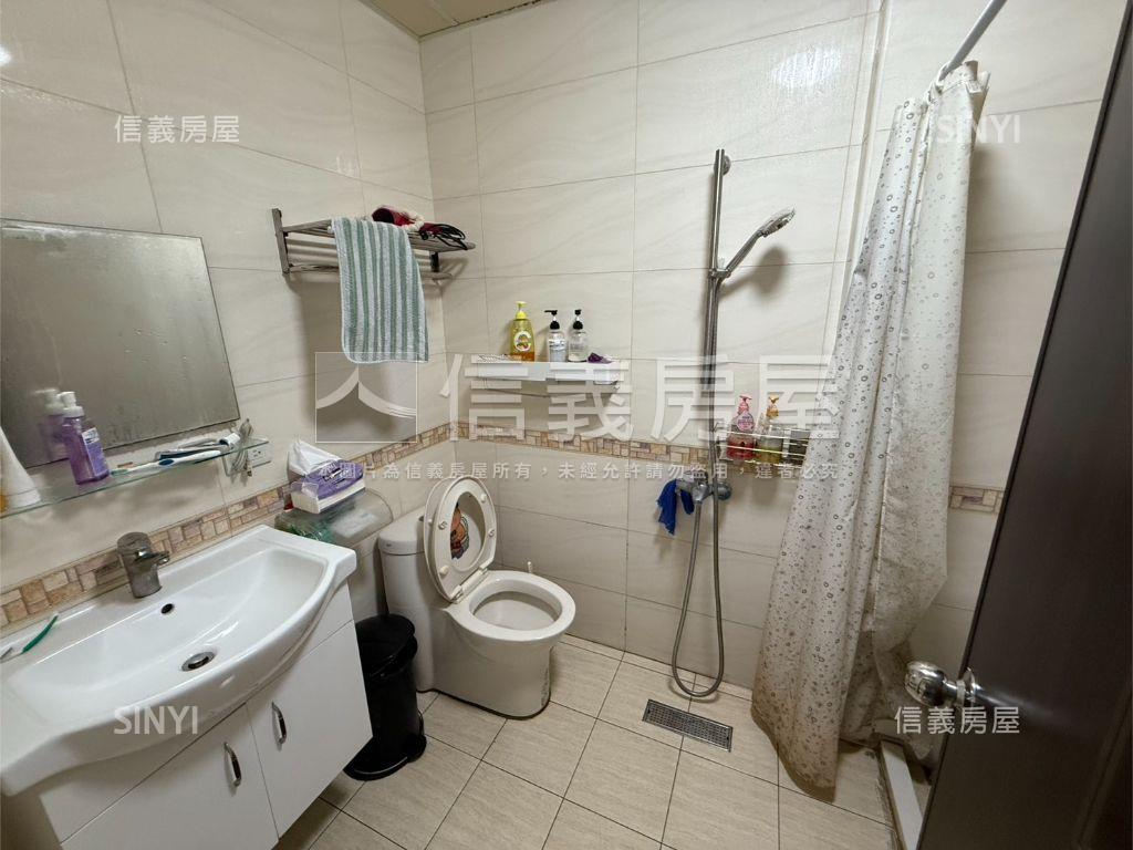 龍岡人文典藏透天房屋室內格局與周邊環境