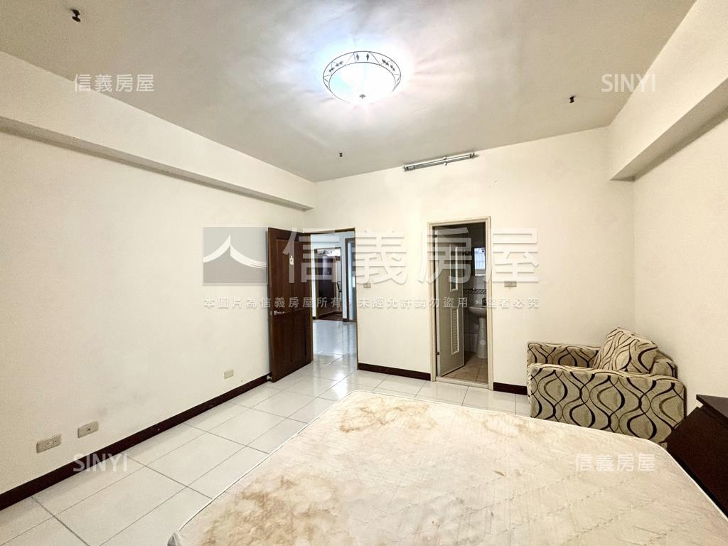 專任領袖勳章三房平車房屋室內格局與周邊環境