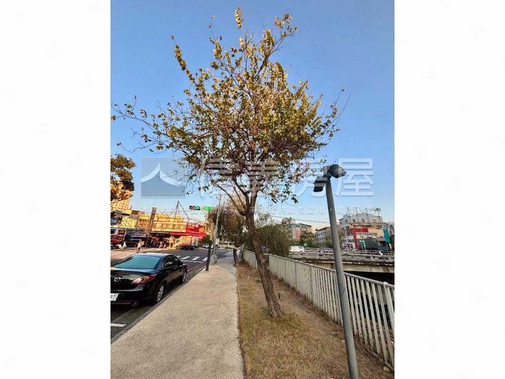 專任領袖勳章三房平車房屋室內格局與周邊環境